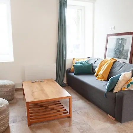 Apartment Lumineux Avec Cour Privee